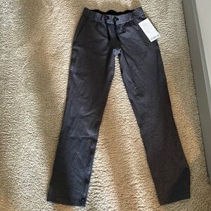 NWT on the fly lululemon pant 31 inseam size 6 GRAY